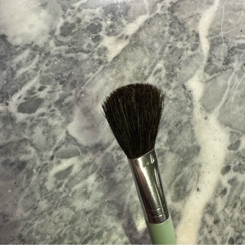 New Clinique Blush Brush - Picture 2 of 3
